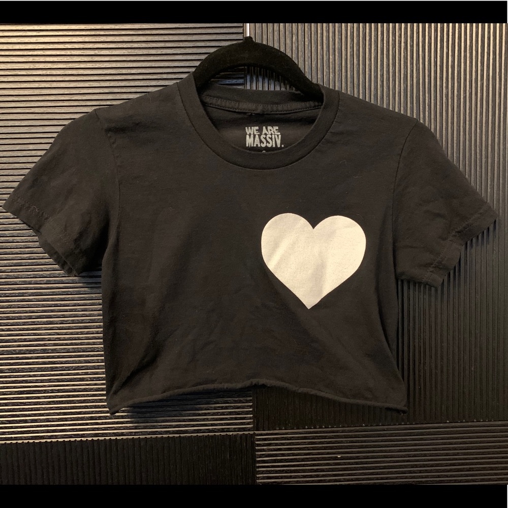 WE ARE MASSIV. Cropped Tee